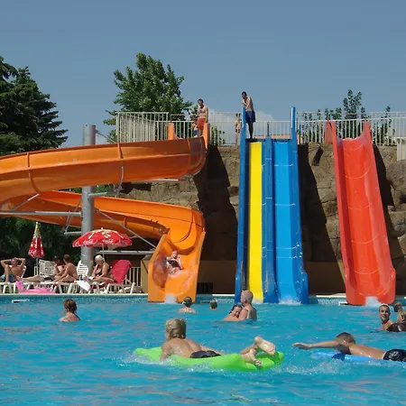 Iskar & Aquapark ホテル サニービーチ