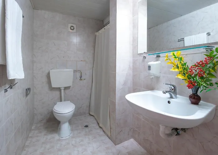 Iskar & Aquapark Хотел 3*